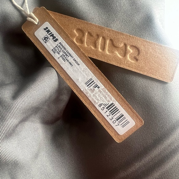 SKIMS Bonded Cropped Corset | NWT | Size LARGE | SOLD OUT & HARD TO FIND! - Picture 6 of 7